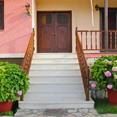 Dimitra ניקיאנה